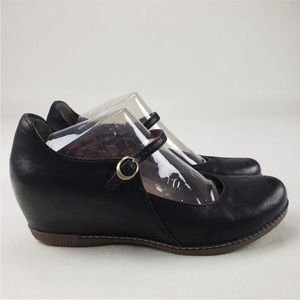 Dansko Loralie Mary Jane wedges - adorable!